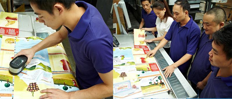 Színellenőrzés a nyomtatás során, hogy ugyanaz a szín legyen, mint az előnyomásos mintán vagy a mintán.